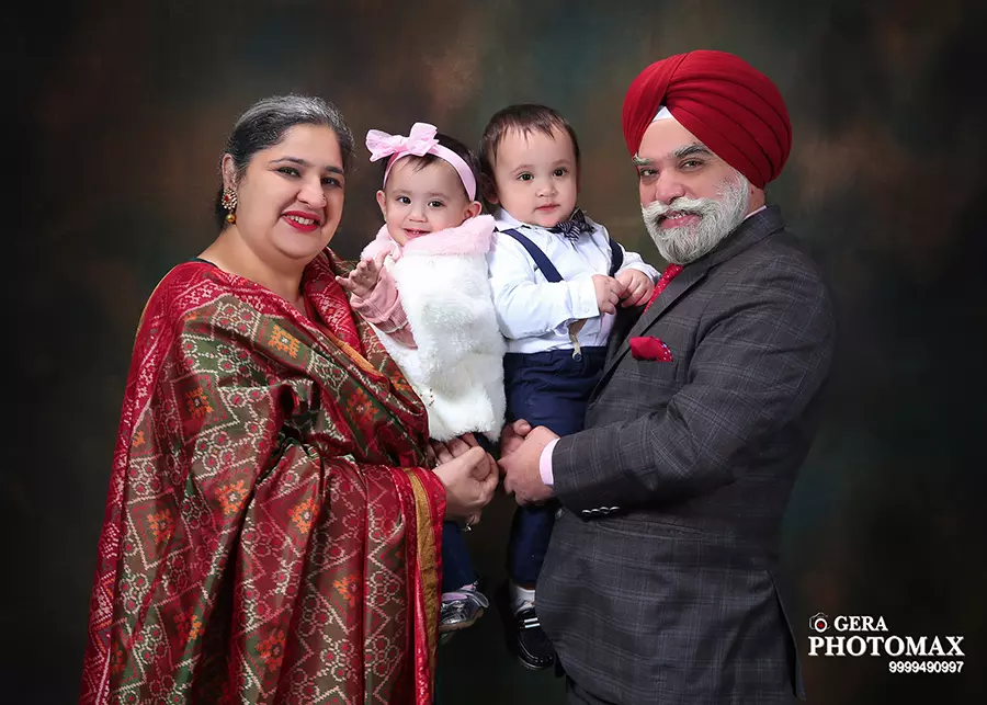 Maternity photographer in Delhi