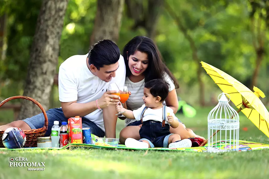 Maternity shoot photographer in Delhi