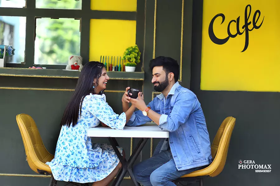Love story photographer in Delhi