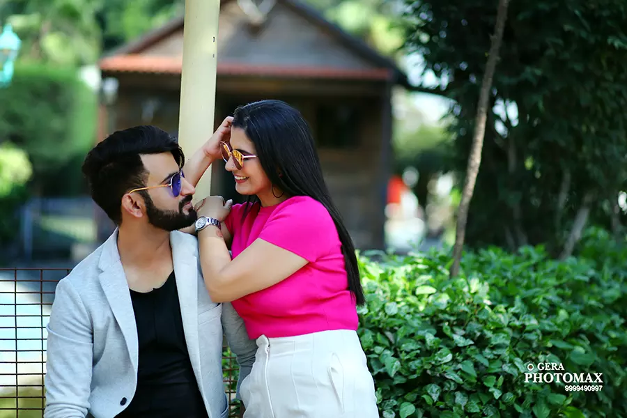 Pre-wedding shoot photographer in Delhi